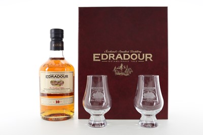 Lot 198 - EDRADOUR 10 YEAR OLD DISTILLERY EDITION GIFT PACK WITH 2 GLASSES