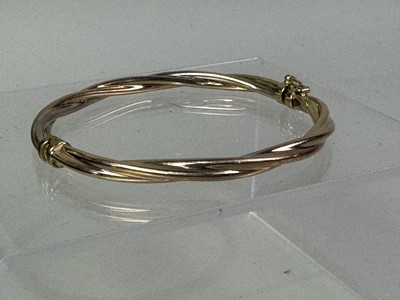 Lot 402 - ITALIAN GOLD TWIST BANGLE