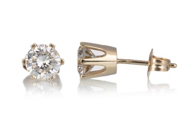 Lot 545 - PAIR OF DIAMOND STUD EARRINGS