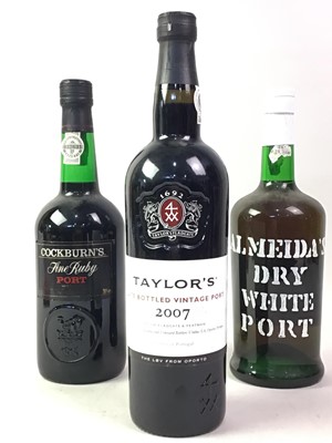 Lot 412 - FIVE BOTTLES OF ASSORTED PORT