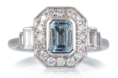 Lot 557 - AQUAMARINE AND DIAMOND RING