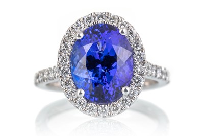 Lot 559 - TANZANITE AND DIAMOND RING