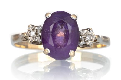 Lot 652 - AMETHYST AND DIAMOND RING