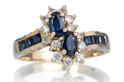 Lot 654 - SAPPHIRE AND DIAMOND CLUSTER RING