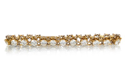 Lot 630 - IMPRESSIVE MAPPIN AND WEBB DIAMOND BRACELET