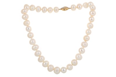 Lot 461 - FRESHWATER PEARL NECKLACE