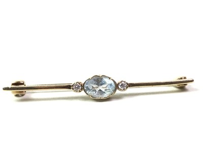 Lot 486 - GEM STONE AND DIAMOND BAR BROOCH