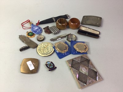 Lot 441 - VICTORIAN MOTHER OF PEARL CALLING CARD CASE