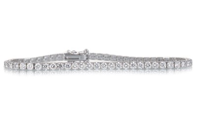 Lot 489 - DIAMOND TENNIS BRACELET