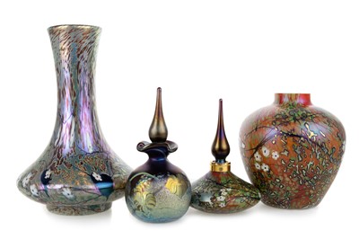 Lot 519 - DAVE BARRAS FOR OKRA, IRIDESCENT STUDIO GLASS VASE