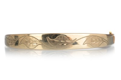 Lot 624 - NINE CARAT GOLD BANGLE