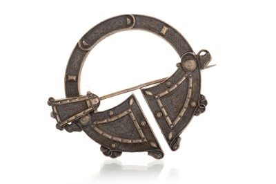 Lot 409 - VICTORIAN COPY OF THE TARA OR HUNTERSTON BROOCH