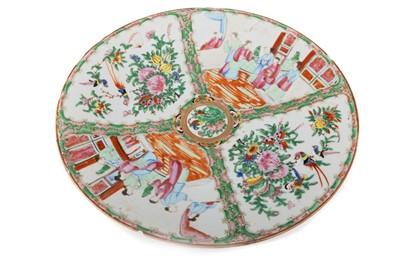 Lot 1285 - CHINESE CANTONESE FAMILLE ROSE CHARGER