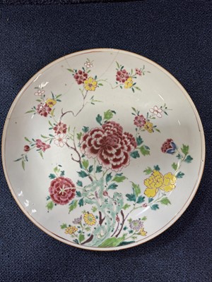 Lot 1297 - CHINESE FAMILLE ROSE 'PEONY AND CHRYSANTHEMUM' DISH