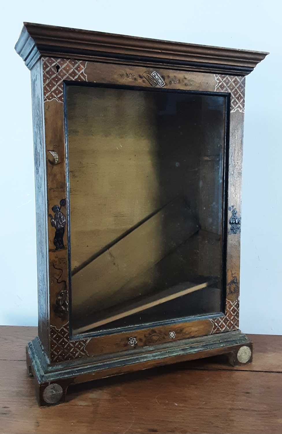 Lot 167 - TABLE DISPLAY CABINET