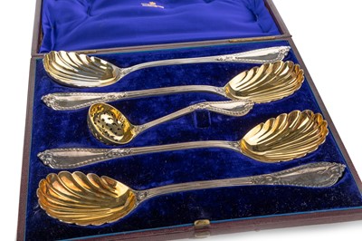 Lot 902 - VICTORIAN SILVER GILT SALAD SERVING SET