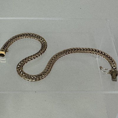 Lot 527 - GOLD BRACELET