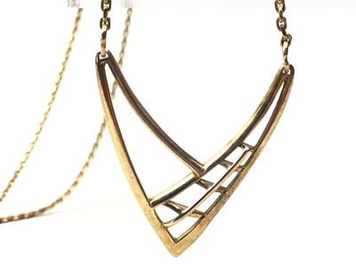 Lot 565 - ART DECO STYLE GOLD PENDANT ON GOLD CHAIN