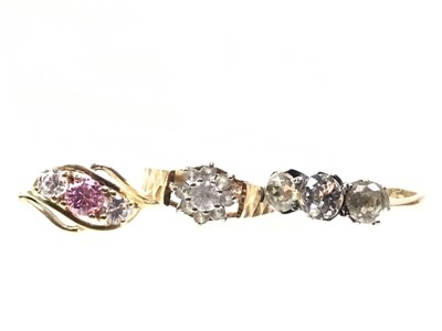 Lot 559 - THREE GOLD RINGS