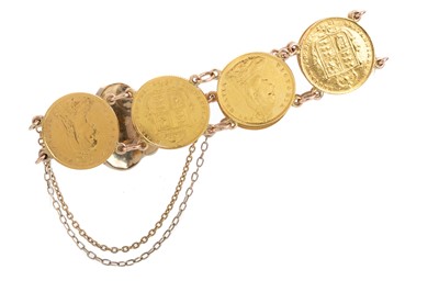 Lot 126 - GOLD HALF SOVEREIGN BRACELET