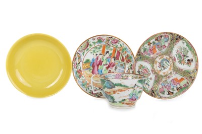 Lot 1305 - CHINESE FAMILLE JAUNE SAUCER