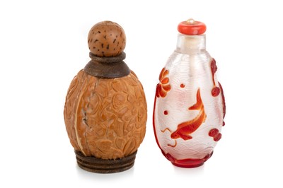 Lot 1368 - TWO CHINESE SNUFF BOTTLES