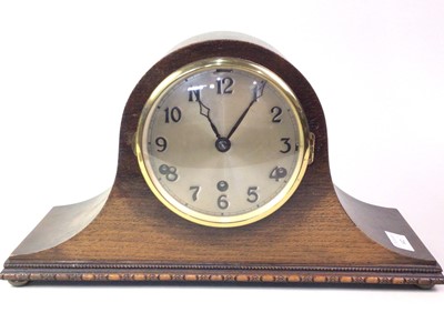 Lot 612 - OAK MANTEL CLOCK