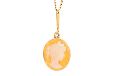 Lot 470 - CAMEO PENDANT