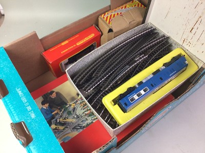 Lot 678 - TRI-ANG HO/00 MODEL RAILWAY SET