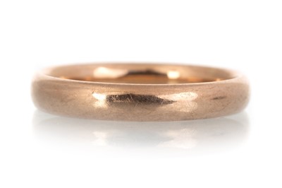 Lot 490 - WEDDING BAND