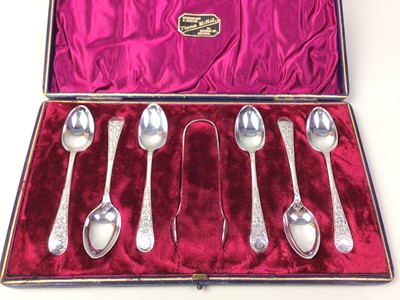 Lot 686 - GEORGE V SET OF SIX SILVER TEASPOONS WITH TONGS