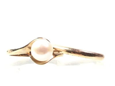 Lot 176 - PEARL DRESS RING