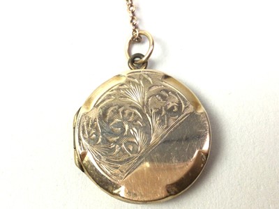 Lot 722 - LOCKET ON CHAIN