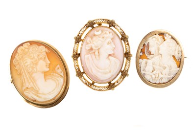 Lot 675 - THREE CAMEO BROOCHES