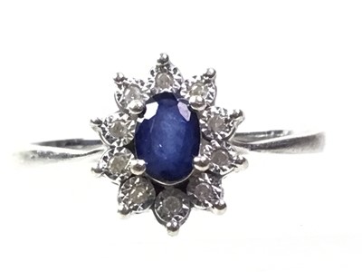 Lot 758 - SAPPHIRE AND DIAMOND RING