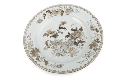 Lot 1326 - 18TH CENTURY CHINESE 'GRISELLE' CHARGER