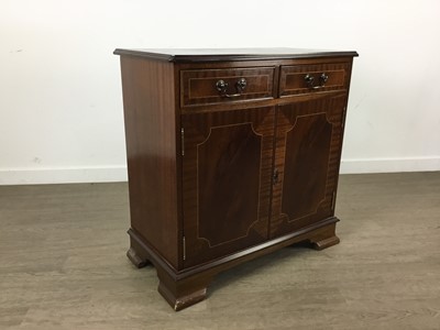 Lot 792 - MAHOGANY REPRODUCTION SIDE CABINET