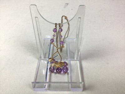 Lot 811 - AMETHYST AND CITRINE STYLE NECKLACE