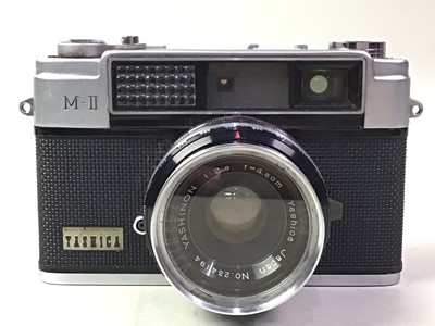 Lot 77 - GROUP OF CAMERAS