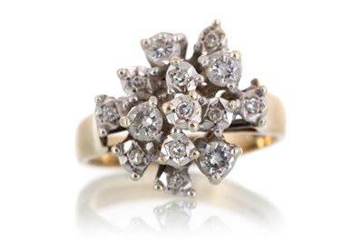 Lot 531 - DIAMOND DRESS RING