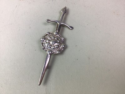 Lot 49 - VINTAGE SILVER CLAYMORE COAT PIN