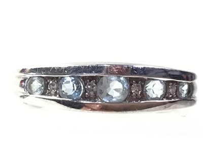 Lot 89 - WHITE GOLD RING