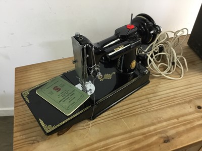 Lot 107 - SINGER 221K SEWING MACHINE