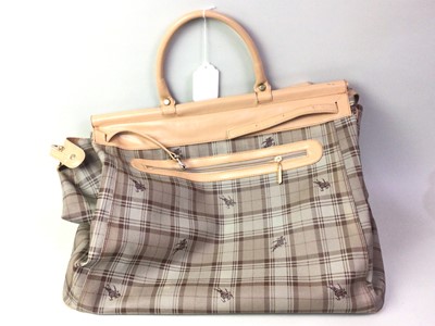 Lot 122 - TRAVEL BAG