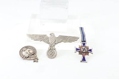 Lot 97 - COLLECTION OF THIRD REICH TYPE MEDALS AND INSIGNIA