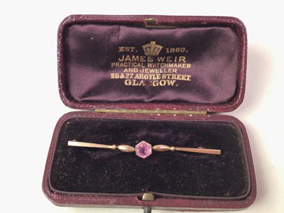 Lot 334 - GEM SET BAR BROOCH