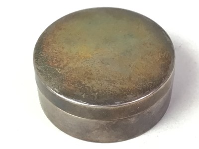 Lot 376 - SILVER PILL BOX