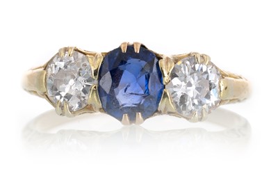 Lot 552 - SAPPHIRE AND DIAMOND THREE STONE RING