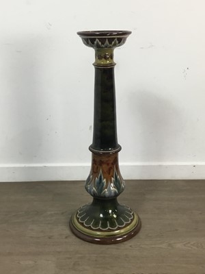 Lot 400 - ROYAL DOULTON JARDINIÈRE STAND