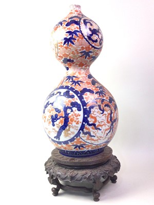 Lot 1425 - JAPANESE IMARI DOUBLE GOURD VASE